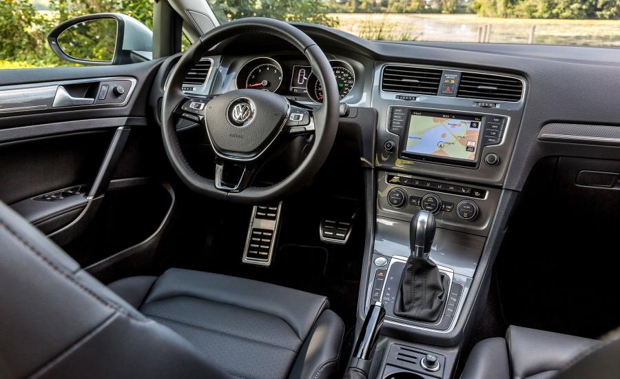 Интерьер Volkswagen Golf Alltrack (Typ 5G) 2017 года  (NA) (фото 58 из 73)